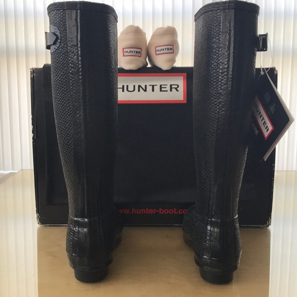 Brand New Hunter Rain Boots & a pair of Hunter Boot Socks - Picture 4 of 6